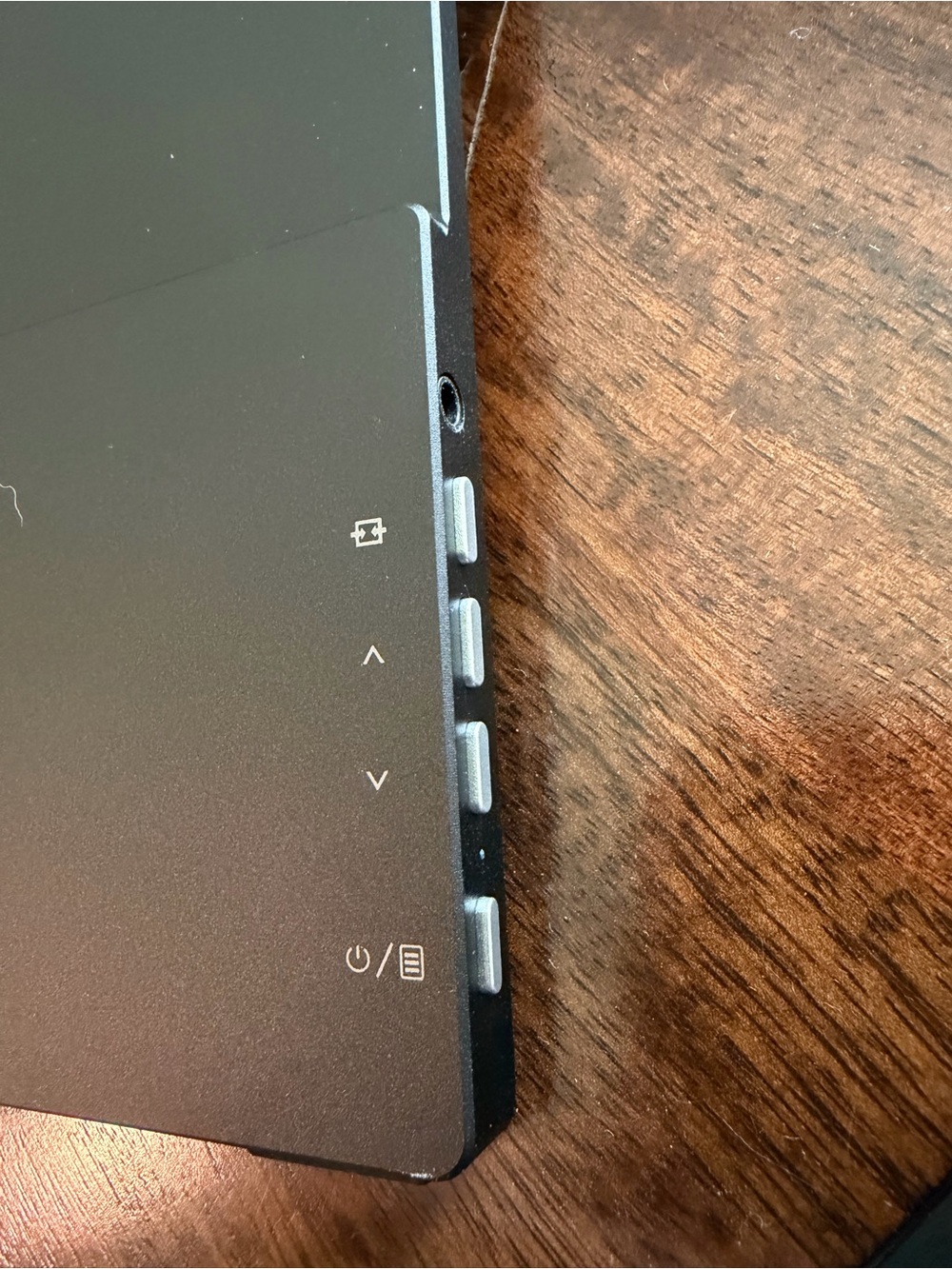 AOC Portable Monitor - Picture 4 of 7